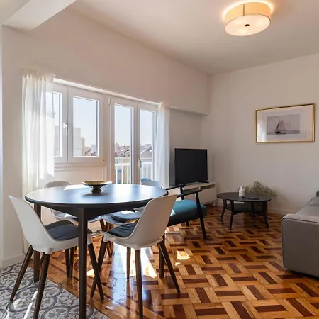 Stunning 3bdr Flat With Balcony & Ac By Lovelystay * كاسكايس