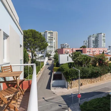 Stunning 3bdr Flat With Balcony & Ac By Lovelystay شقة *
