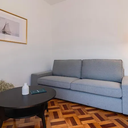 Stunning 3bdr Flat With Balcony & Ac By Lovelystay Кашкайш