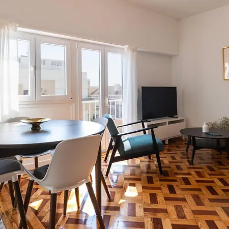 شقة Stunning 3bdr Flat With Balcony & Ac By Lovelystay كاسكايس
