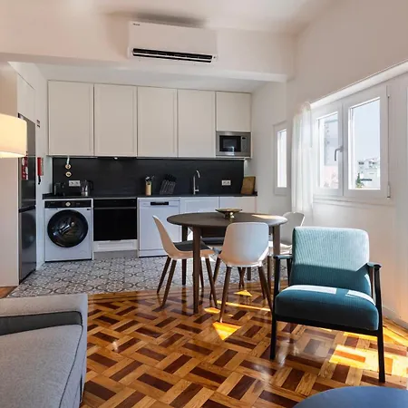 Stunning 3bdr Flat With Balcony & Ac By Lovelystay *