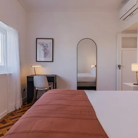 Stunning 3bdr Flat With Balcony & Ac By Lovelystay *