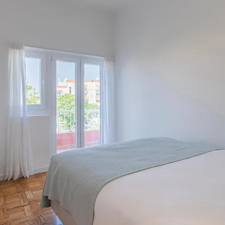 Stunning 3bdr Flat With Balcony & Ac By Lovelystay شقة