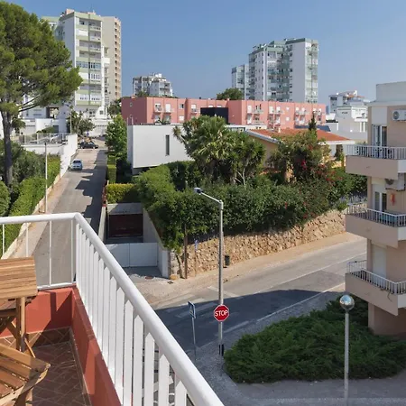 Апартаменты Stunning 3bdr Flat With Balcony & Ac By Lovelystay *