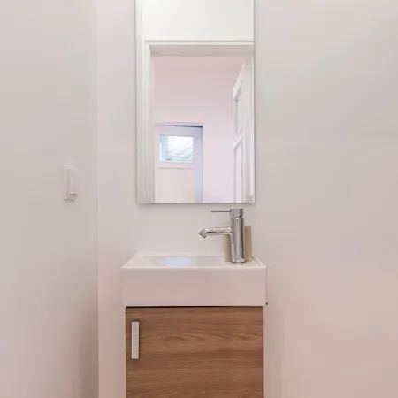 Апартаменты Stunning 3bdr Flat With Balcony & Ac By Lovelystay Кашкайш