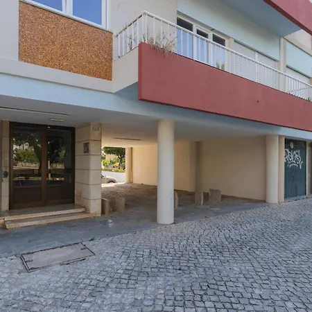 Stunning 3bdr Flat With Balcony & Ac By Lovelystay *
